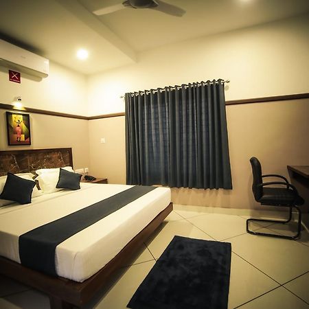 Icon Residency Hotel Kalpetta Luaran gambar